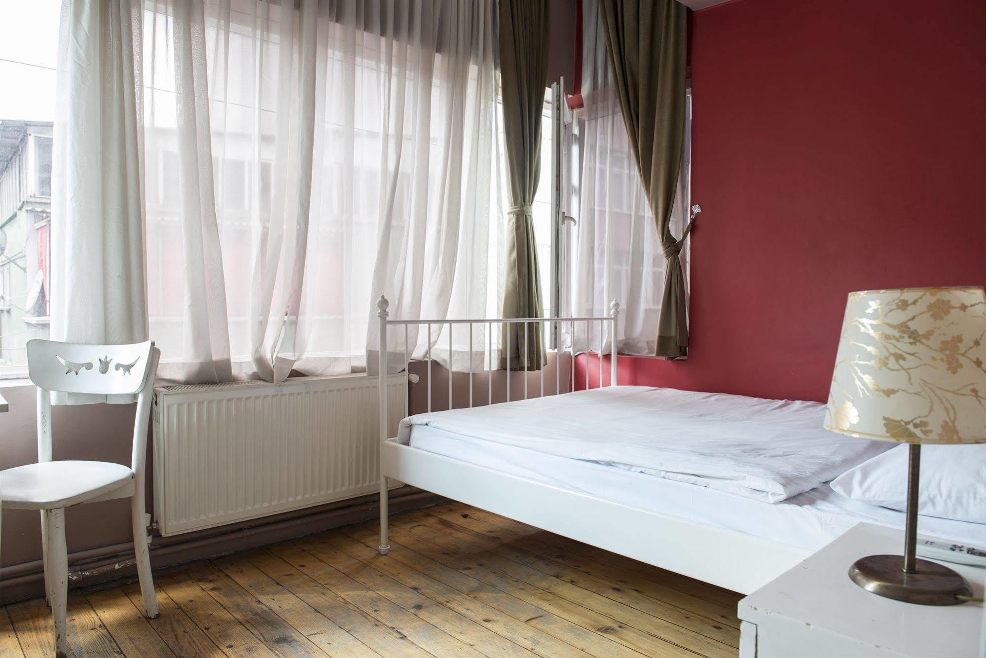 Cheers Midtown Hostel Стамбул Екстер'єр фото