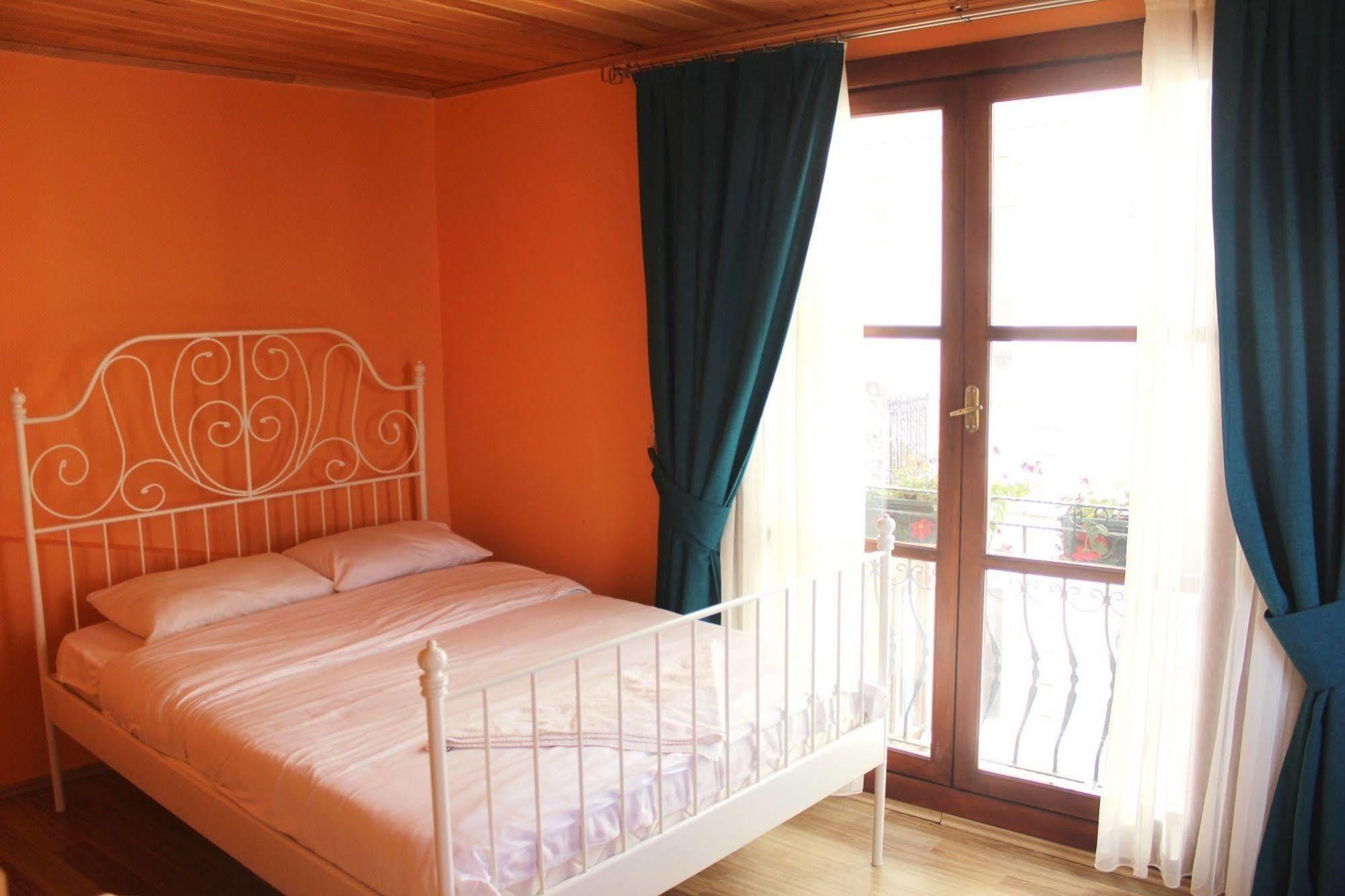 Cheers Midtown Hostel Стамбул Екстер'єр фото