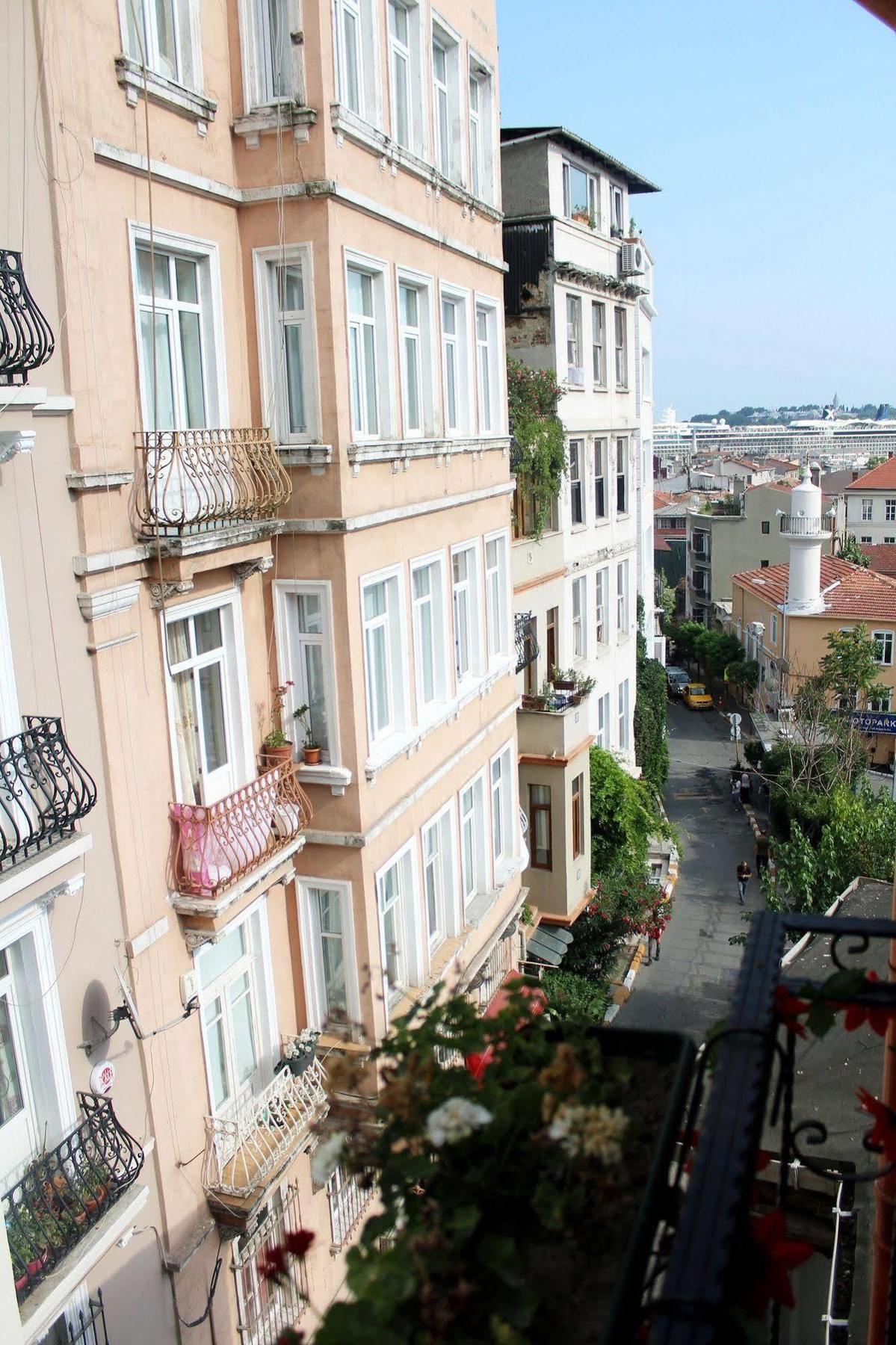 Cheers Midtown Hostel Стамбул Екстер'єр фото